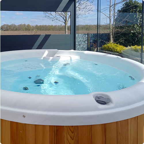 Nordic Hot Tubs red cedar spa bad met bubbels ticra outdoor